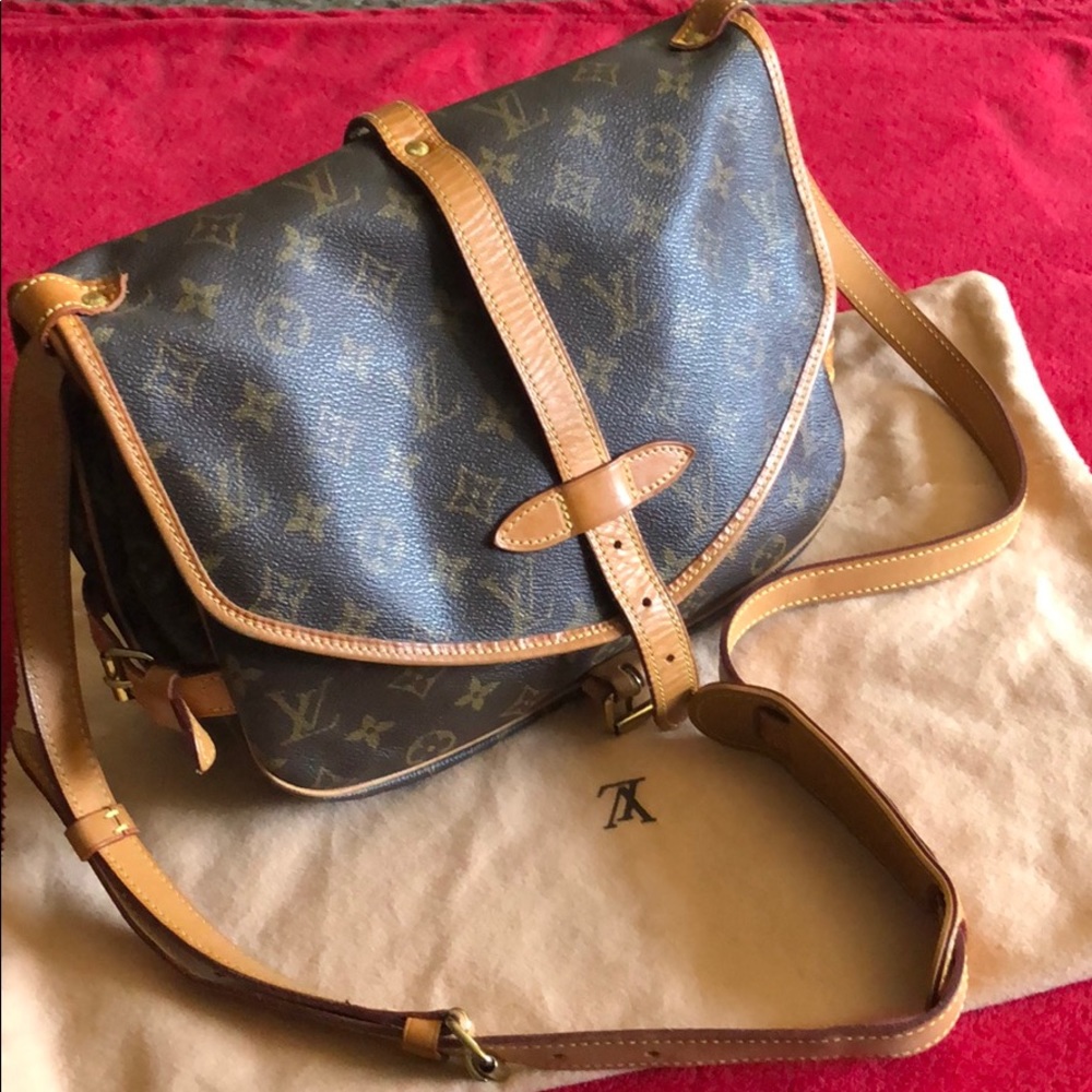 Authentic Louis Vuitton Saumur 30